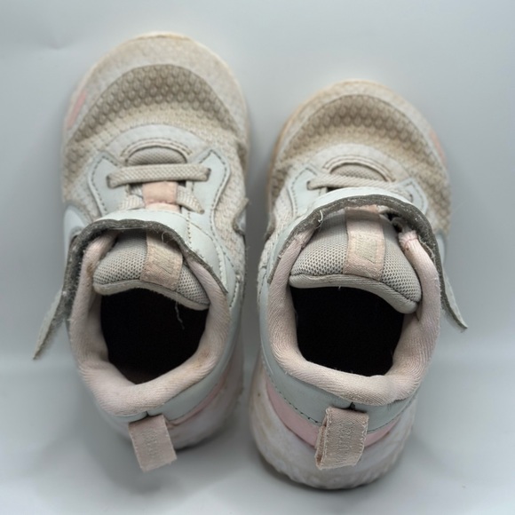 Bundle of toddler girl Nike shoes - Picture 7 of 10